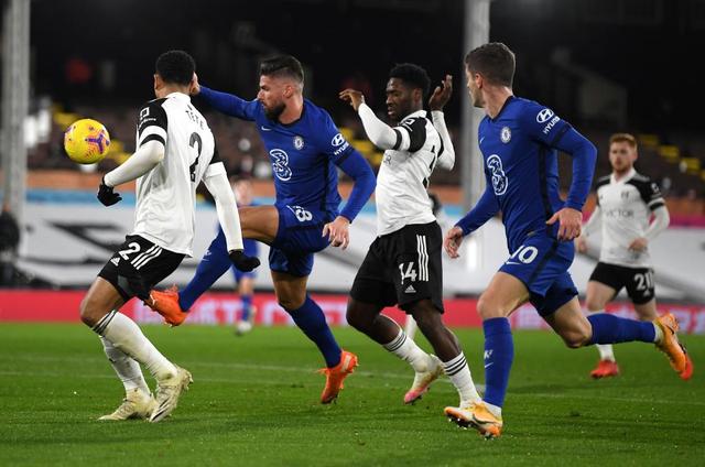 马刺客场115-102击败开拓者，福克斯37分带队取胜，展现全面实力。