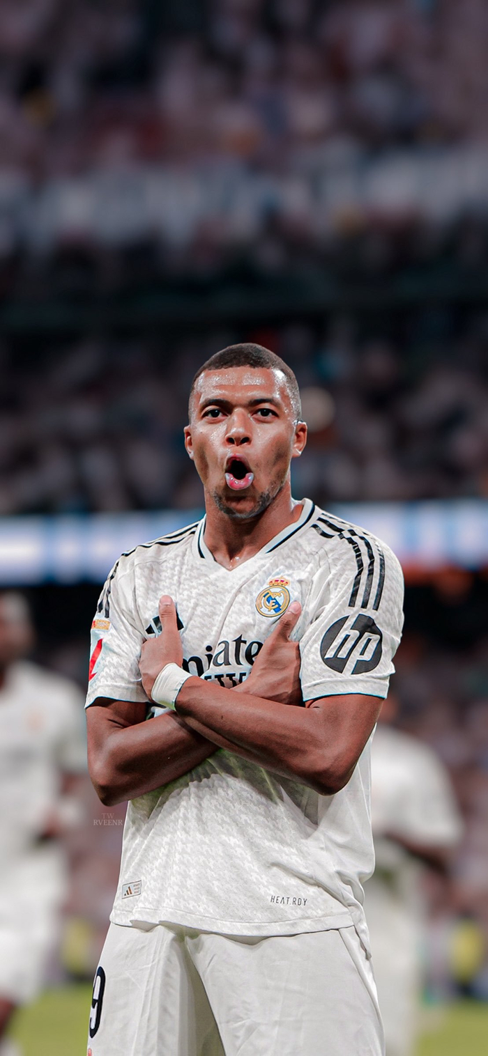 足球国足训练课发生小插曲，球员被逗笑