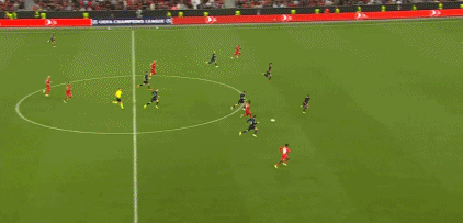 东体：申花像会学习却不会考试的优等生，背负过重的心理负担